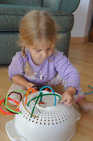 جعبه طناب کشی یک بازی سرگرم کننده برای کودکان